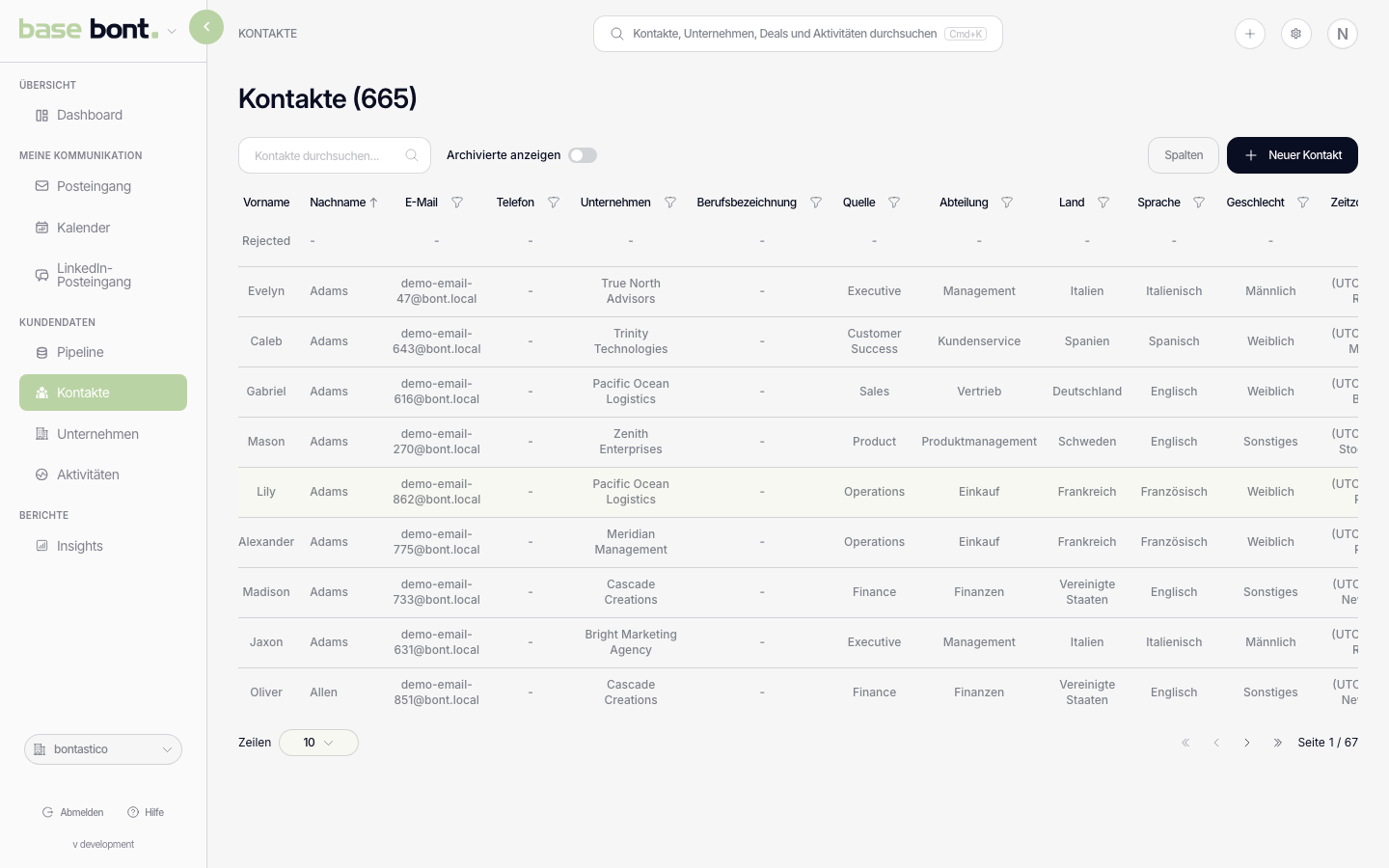Kontaktlisten-Seite mit Suchfeld, Archiv-Toggle, New-Contact-Button und Tabelle darunter