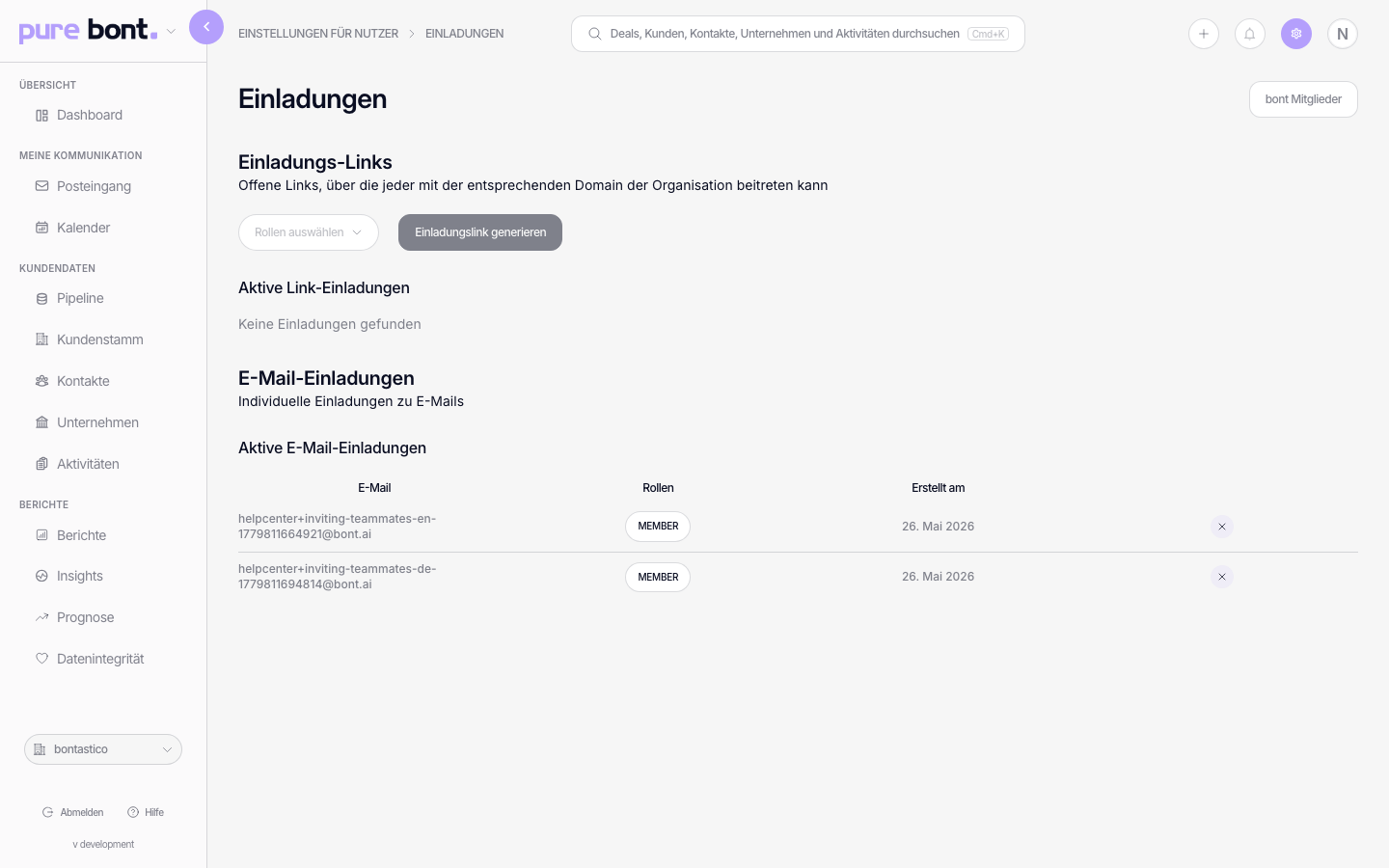 Invites-Tab mit einer Pending-E-Mail-Einladung samt Rolle und Zeitstempel