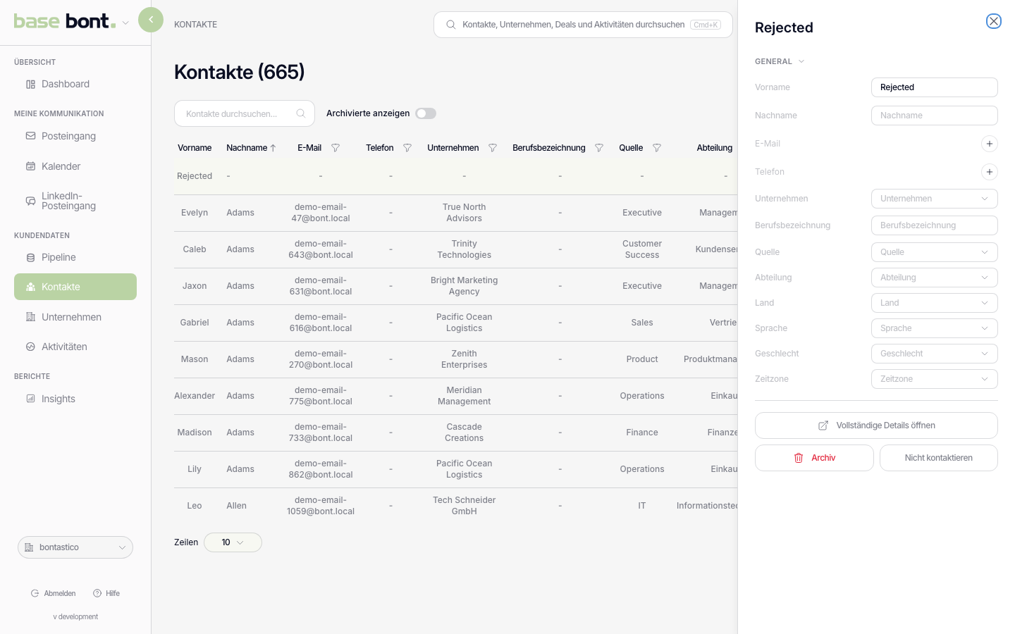 Quick-View-Schublade rechts neben der Kontaktliste mit Name und einem kompakten Feld-Set